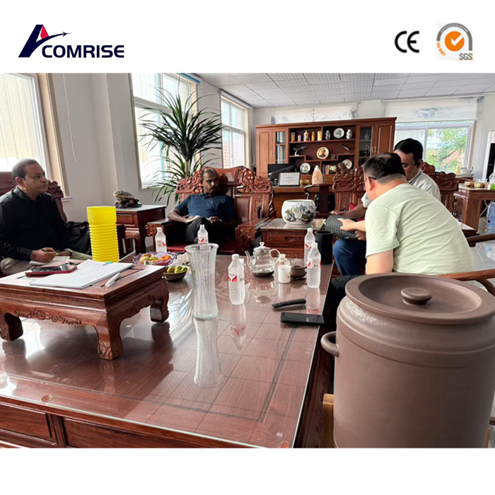 Onze klant kwam om de fabriek te inspecteren en was zeer tevreden